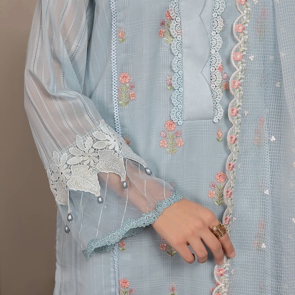 MARIA B. Pakistani Designer Dress - 3 Piece - Picture 5 of 7